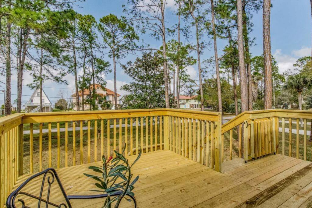 ガルフブリーズ Woodsy Retreat, Steps To Bay - Hot Tub!ヴィラ エクステリア 写真
